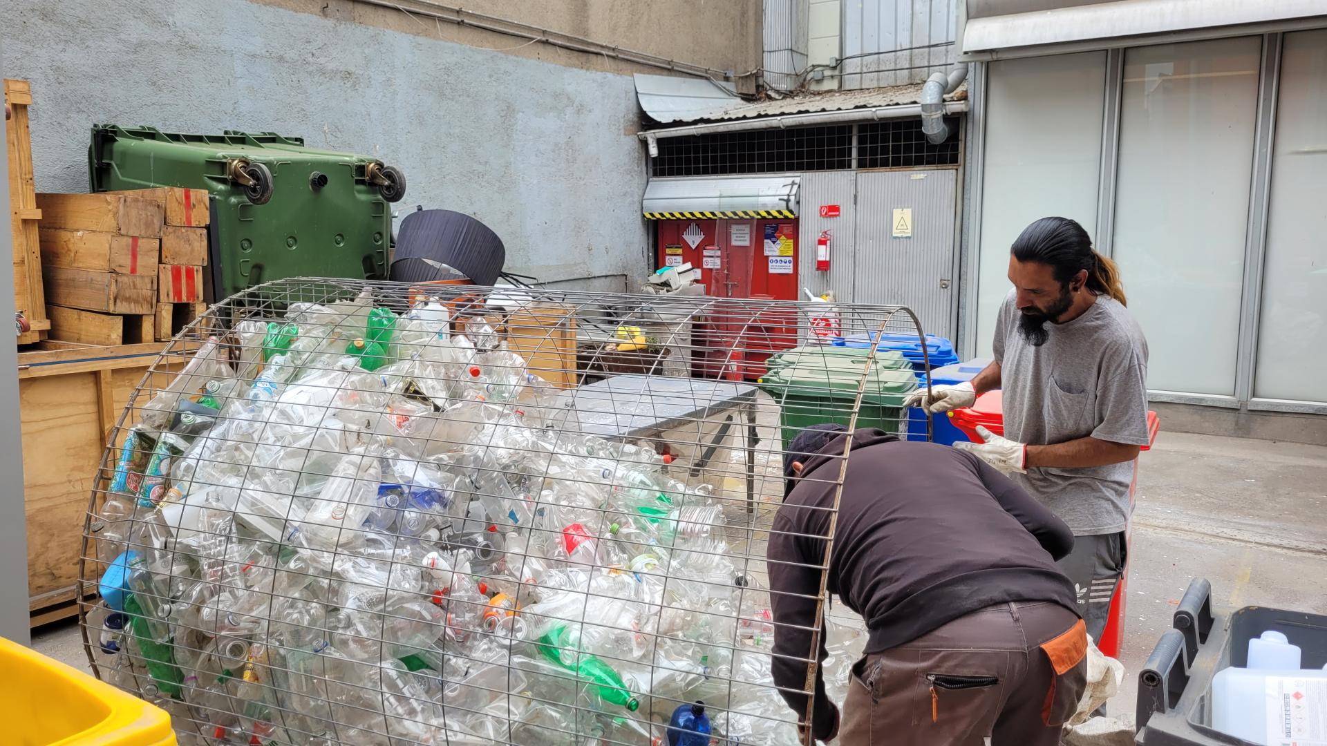  Un  total de 875,9 Kg entre plásticos, residuos electrónicos, archivos, tapas plásticas entre otros objetos