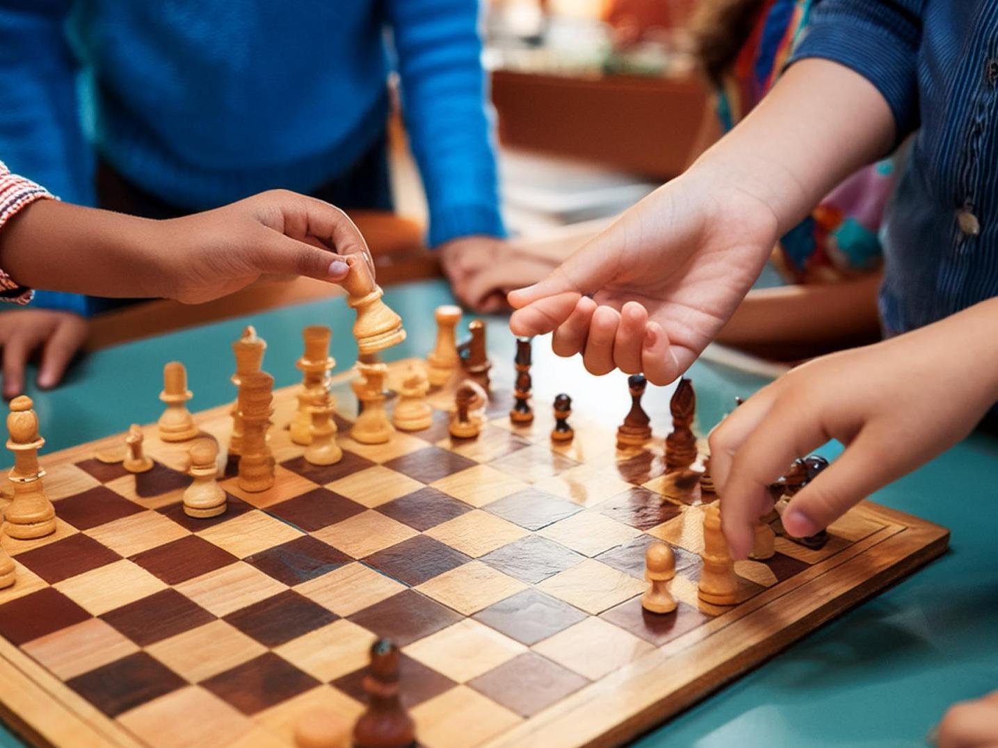 niños jugando ajedrez