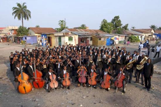 Imágen referente del documental: La Sinfonía de Kinshasa (2010, Claus Wischmann, Martin Baer)