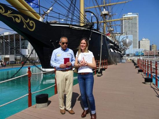 Director (s) del Museo Corbeta Esmeralda, Abdia Muñoz junto a la directora del MHNV, Loredana Rosso