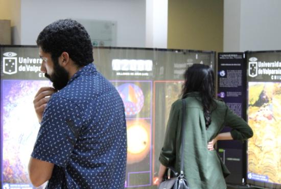 Nueva exposición itinerante preparada por, Dr. Nikolaus Vogt, Jura Borissova, Catalina Zamora y Maykel Leyton, miembros del Instituto de Física y Astronomía de la Universidad de Valparaíso.