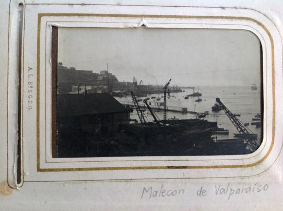 Malecón de Valparaíso. Album de fotos, encontrado en la colección Salvador Reyes, MHNV.