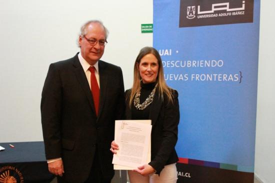 Pro Rector UAI Claudio Osorio, junto a la directora del MHNV, Loredana Rosso